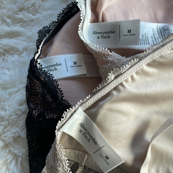 Bundle of 3 Abercrombie lace bralettes - Picture 6 of 9